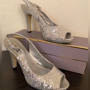 Tahari shoes size 8,5